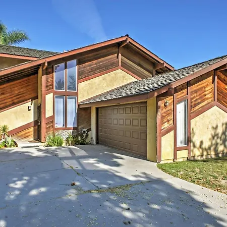 Long Beach Condo With Balcony About 2 Mi To Downtown!